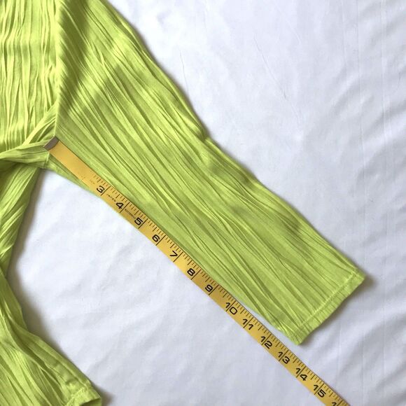 Chicos Crinkle Round Neck 3/4 Sleeve Top SZ 0 S Yellow Lime Statement Dopamine - Picture 7 of 11